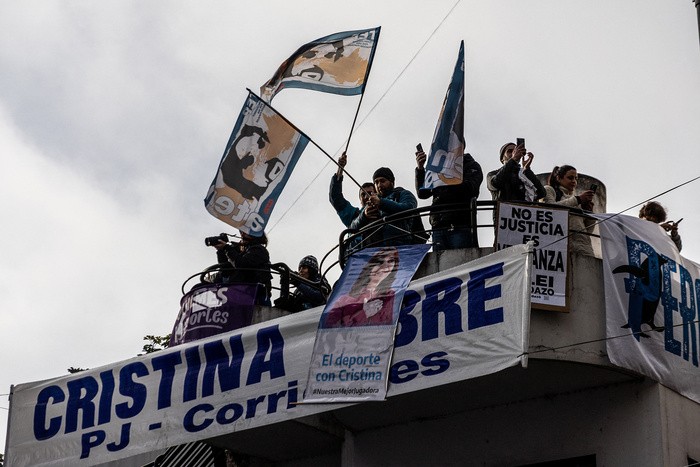 Cristina Kirchner reapareció con un mensaje desde su prisión domiciliaria y el kirchnerismo marchó a Plaza de Mayo