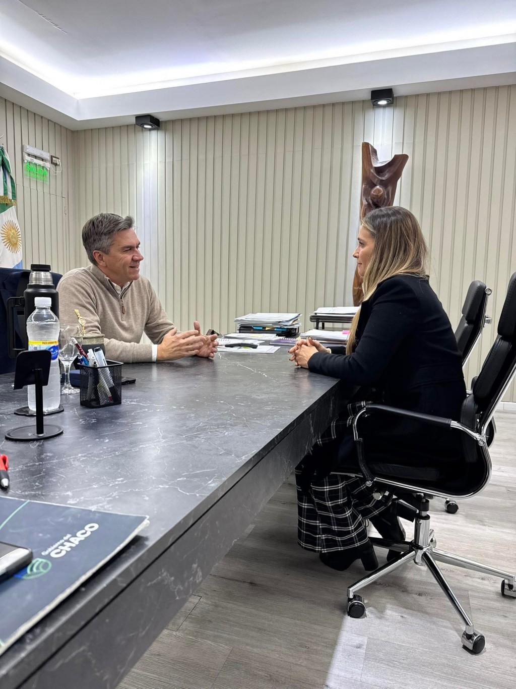 La intendente  Claudia Panzardi fue recibida por el gobernador Zdero y lo invitó a los festejos por el aniversario de Laguna Blanca