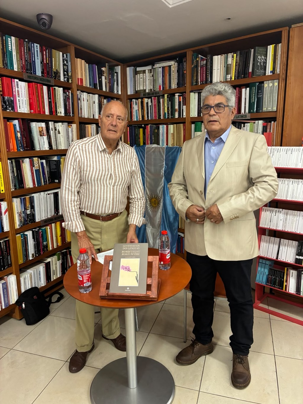 Presentan en Granada, Espa&ntilde;a "Leyendas en dos lenguas" (Castellano/ Guaran&iacute;).