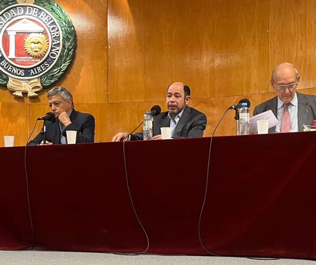 La escuela correntina de pensamiento realizó panel de relaciones internacionales en la Universidad de Belgrano.